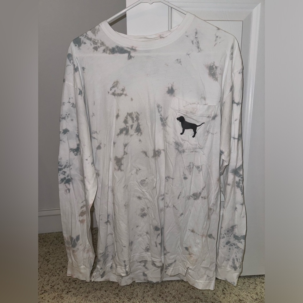 Lightly worn Victoria’s Secret long sleeve t-shirt